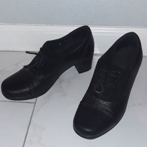 Size 7 Clarks bendables